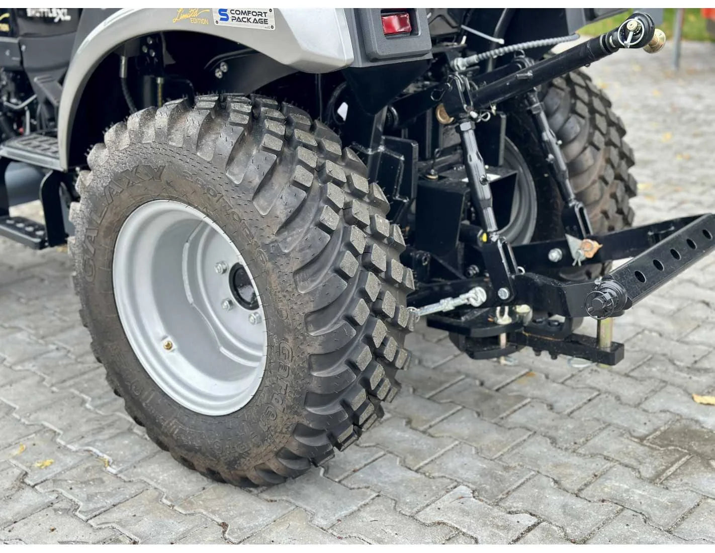 SOLIS S26 (9+9) com carregador frontal (edição limitada)