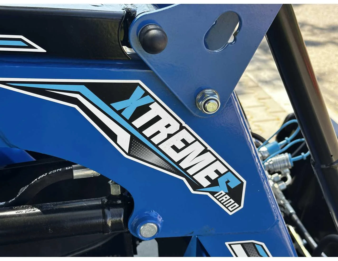 SOLIS S26 HST com carregador frontal e pá