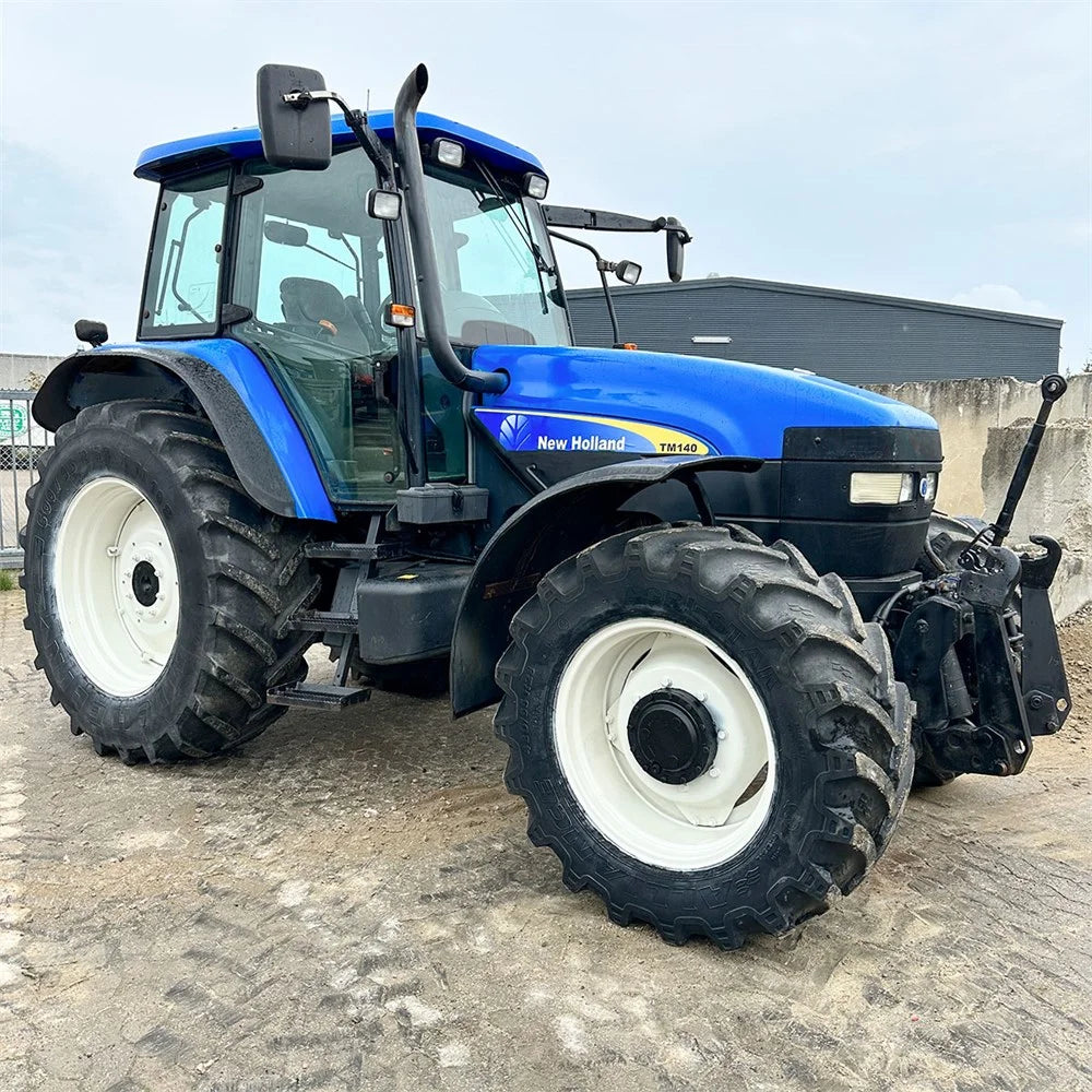 New Holland TM140 – 5,6 toneladas, construído em 2003