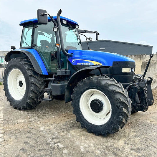 New Holland TM140 – 5,6 toneladas, construído em 2003