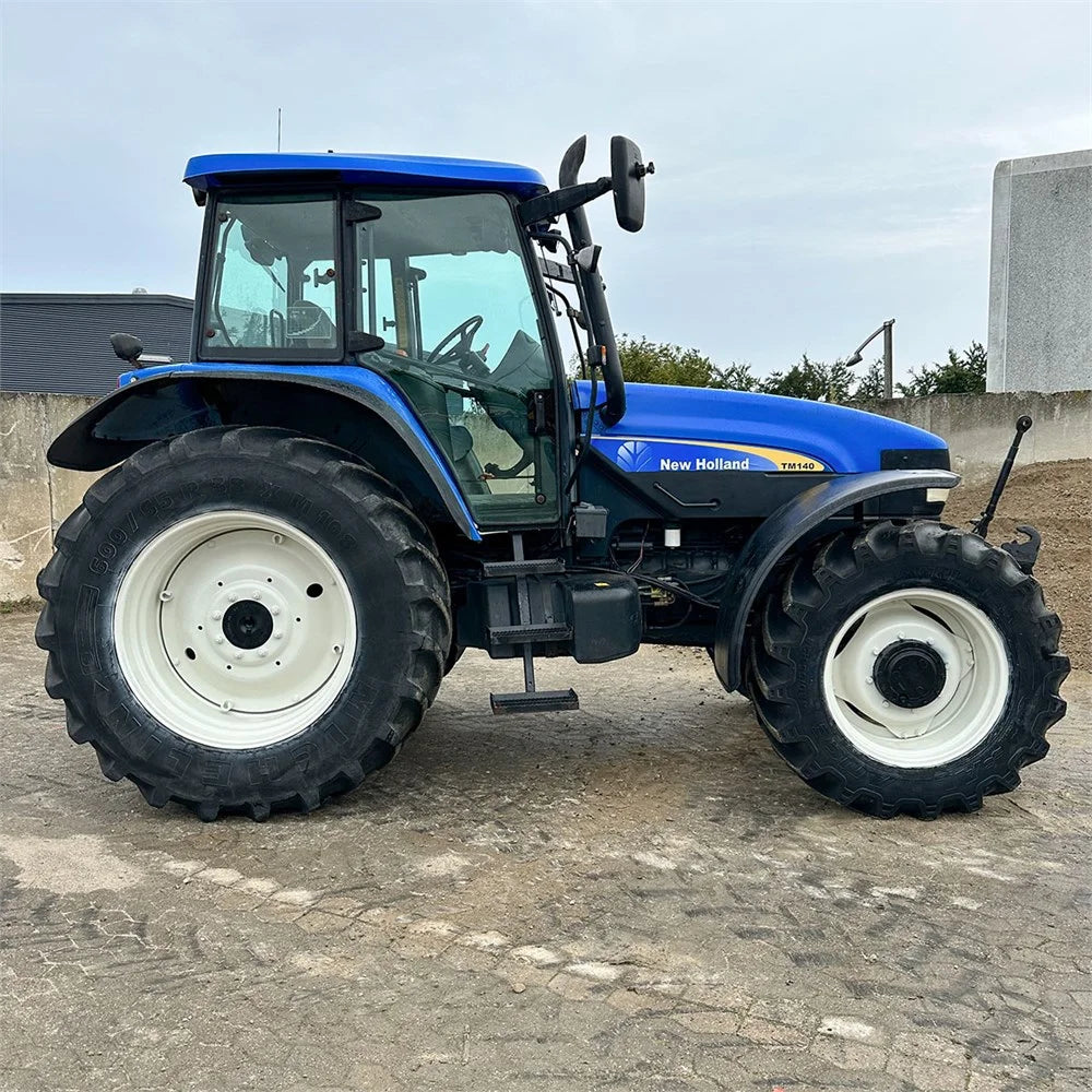 New Holland TM140 – 5,6 toneladas, construído em 2003