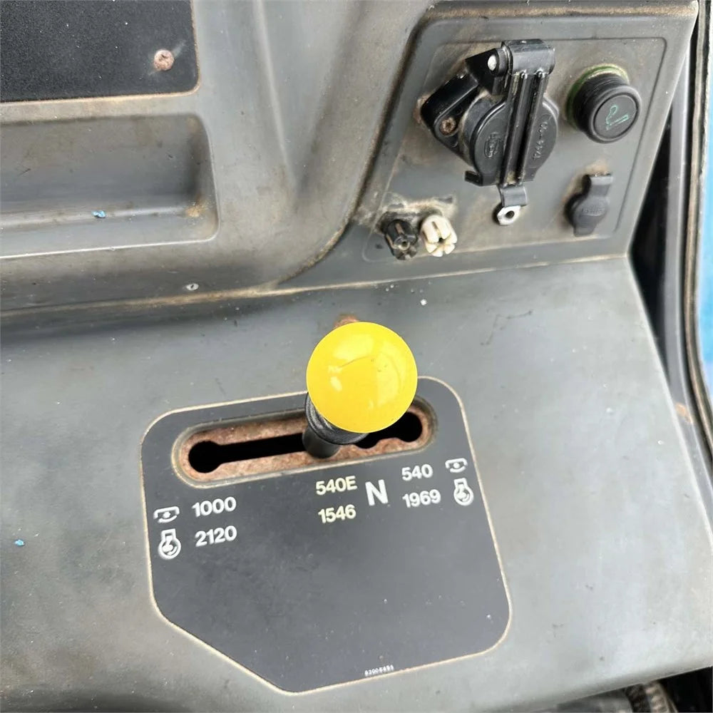 New Holland TM140 – 5,6 toneladas, construído em 2003