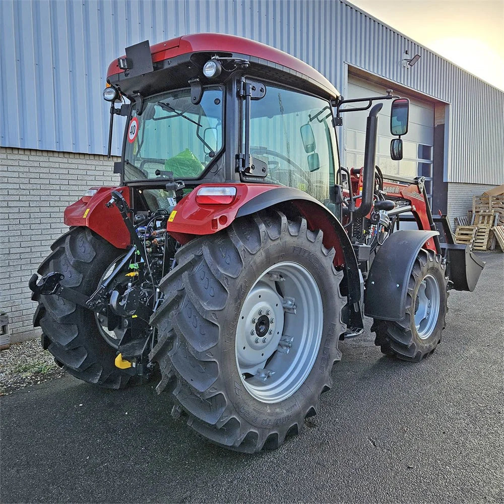 Trator CASE IH 100A Farmall novo, construído em 2023, com carregador frontal