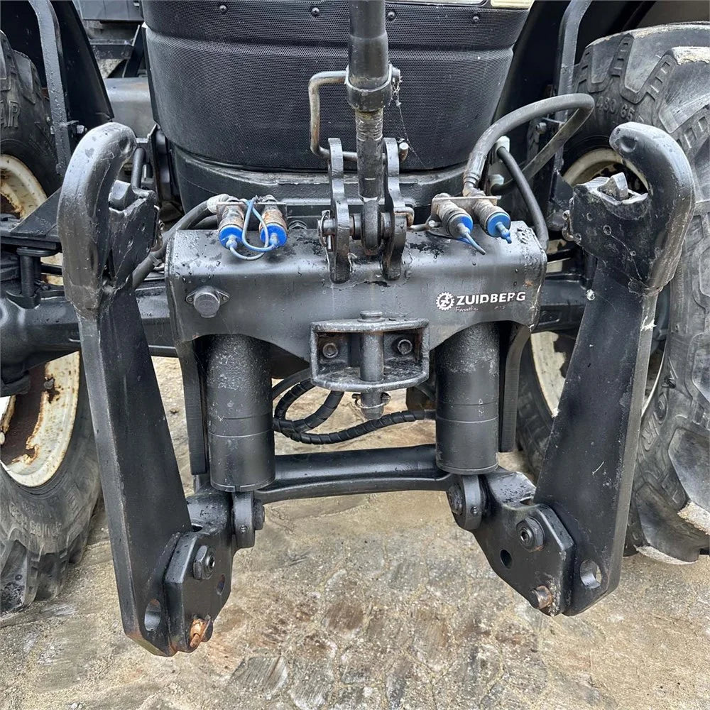 New Holland TM140 – 5,6 toneladas, construído em 2003