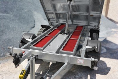 Caminhão basculante TRIUS SHDK O2 27-36-20.2 com parede lateral de aço de 2 mm, bomba manual