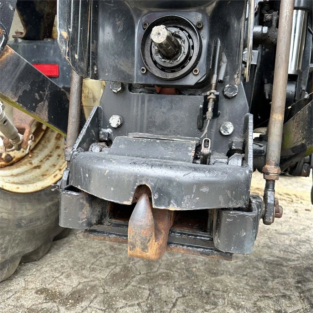 New Holland TM140 – 5,6 toneladas, construído em 2003