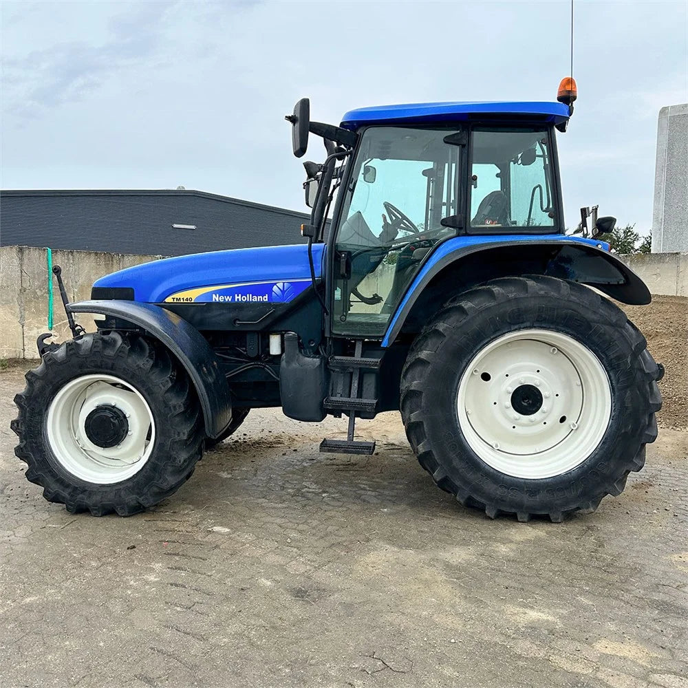 New Holland TM140 – 5,6 toneladas, construído em 2003