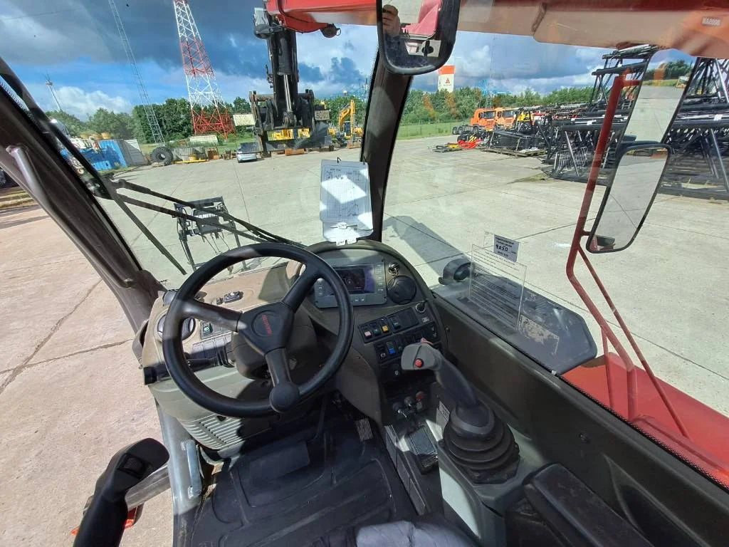 Manitou MRT2540 plus (controle remoto via rádio + guincho)