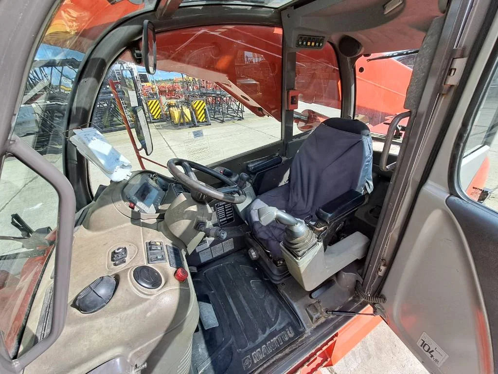 Manitou MRT2540 plus (controle remoto via rádio + guincho)