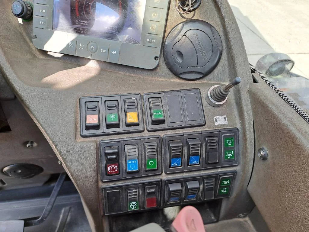 Manitou MRT2540 plus (controle remoto via rádio + guincho)