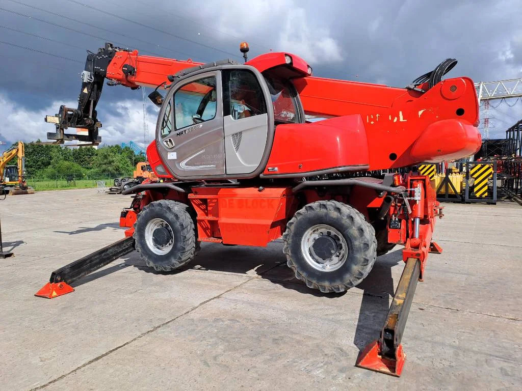 Manitou MRT2540 plus (controle remoto via rádio + guincho)