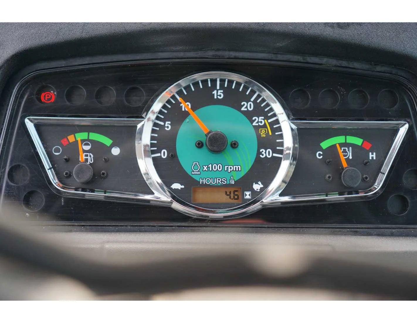 Solis 26 (HST) com cabine