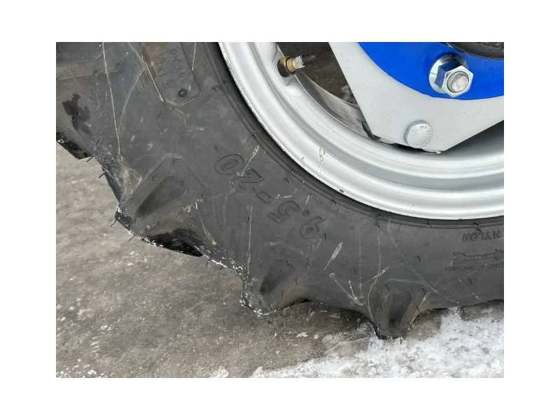 SOLIS 50 SOLIS 50 com carregador frontal