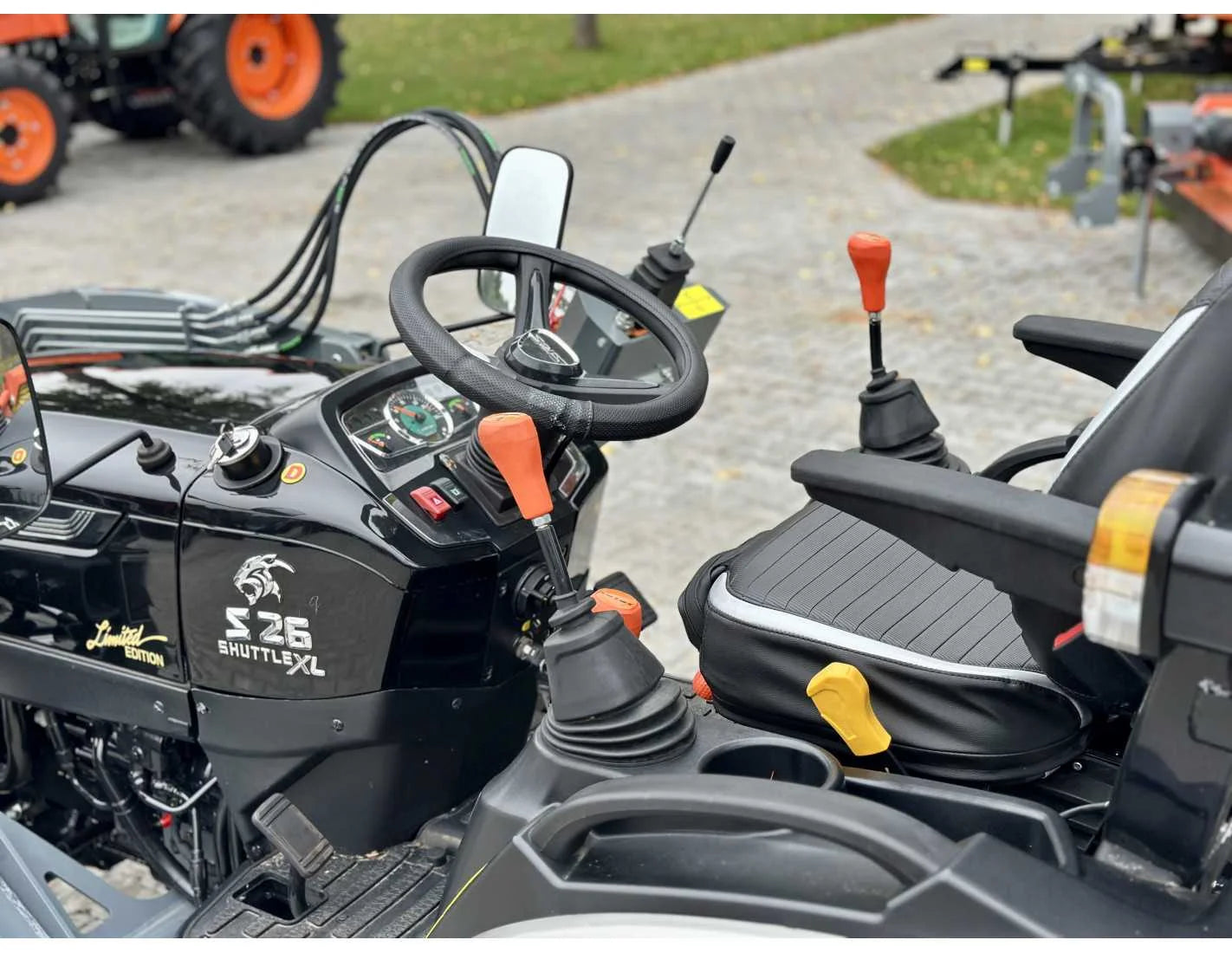 SOLIS S26 (9+9) com carregador frontal (edição limitada)