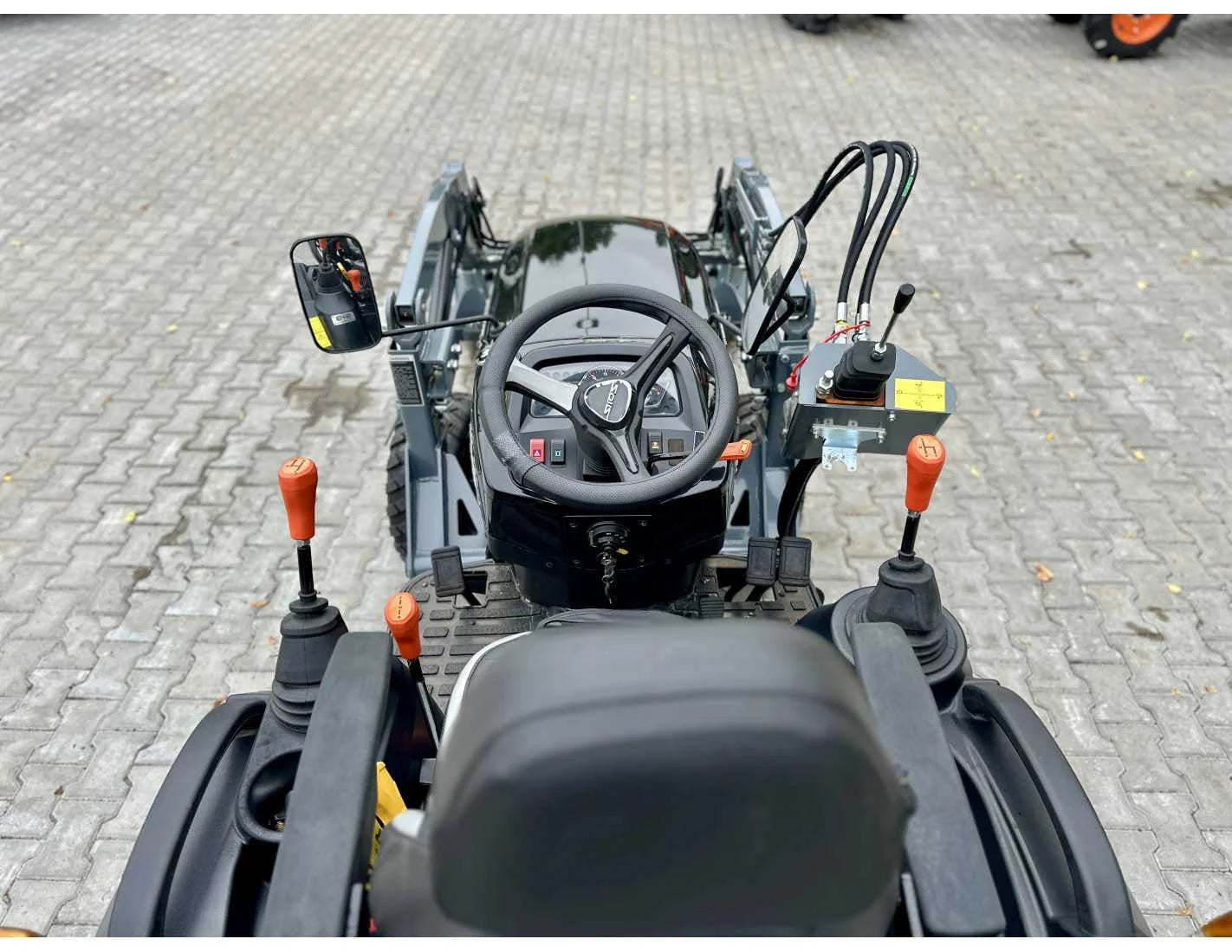 SOLIS S26 (9+9) com carregador frontal (edição limitada)