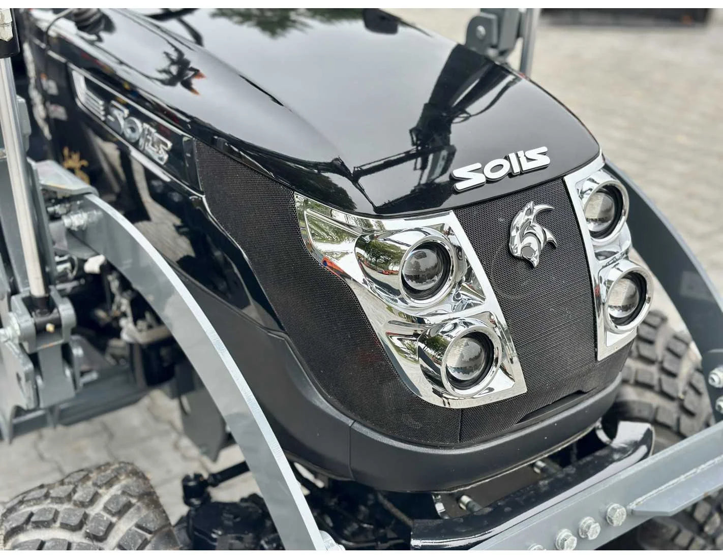 SOLIS S26 (9+9) com carregador frontal (edição limitada)