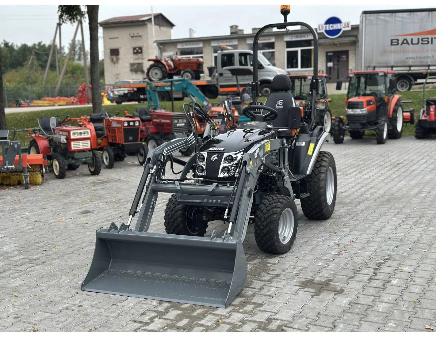 SOLIS S26 (9+9) com carregador frontal (edição limitada)