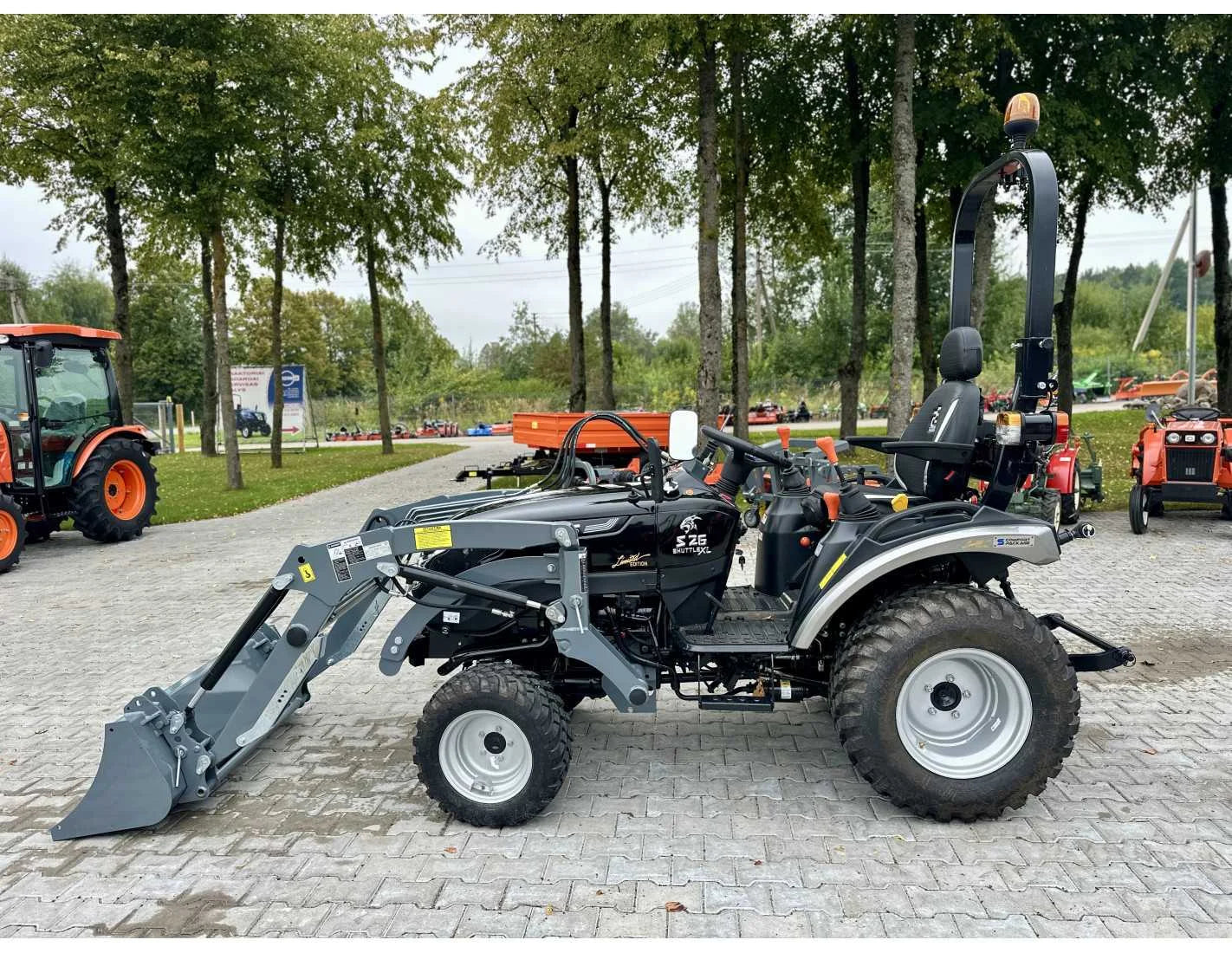 SOLIS S26 (9+9) com carregador frontal (edição limitada)