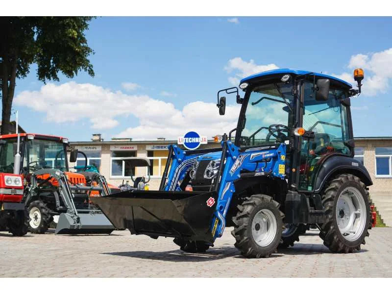 SOLIS S26 HST com carregador frontal e pá
